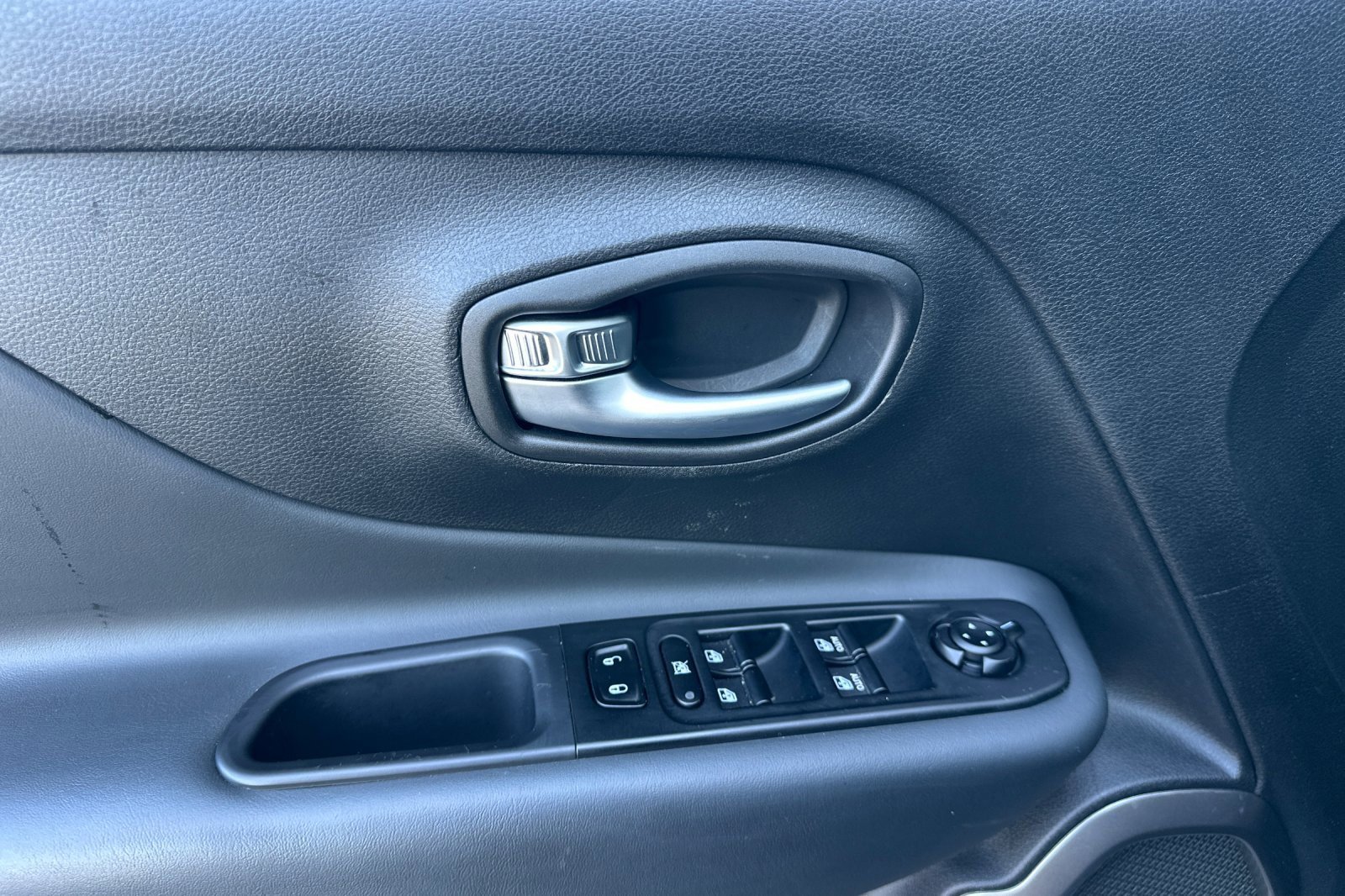 Used 2022 Jeep Renegade Latitude image 11