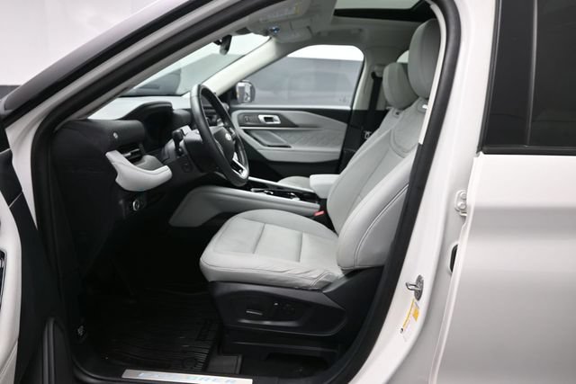 Certified 2025 Ford Explorer Platinum w/ Ultimate Package AWD/4WD image 10
