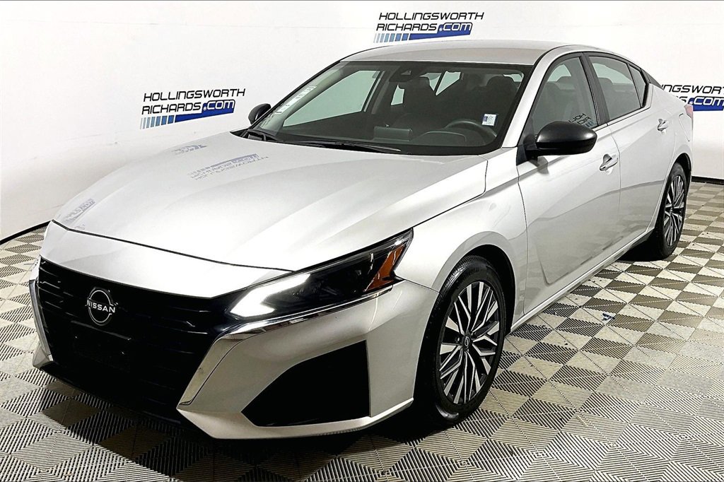 Used 2024 Nissan Altima 2.5 SV