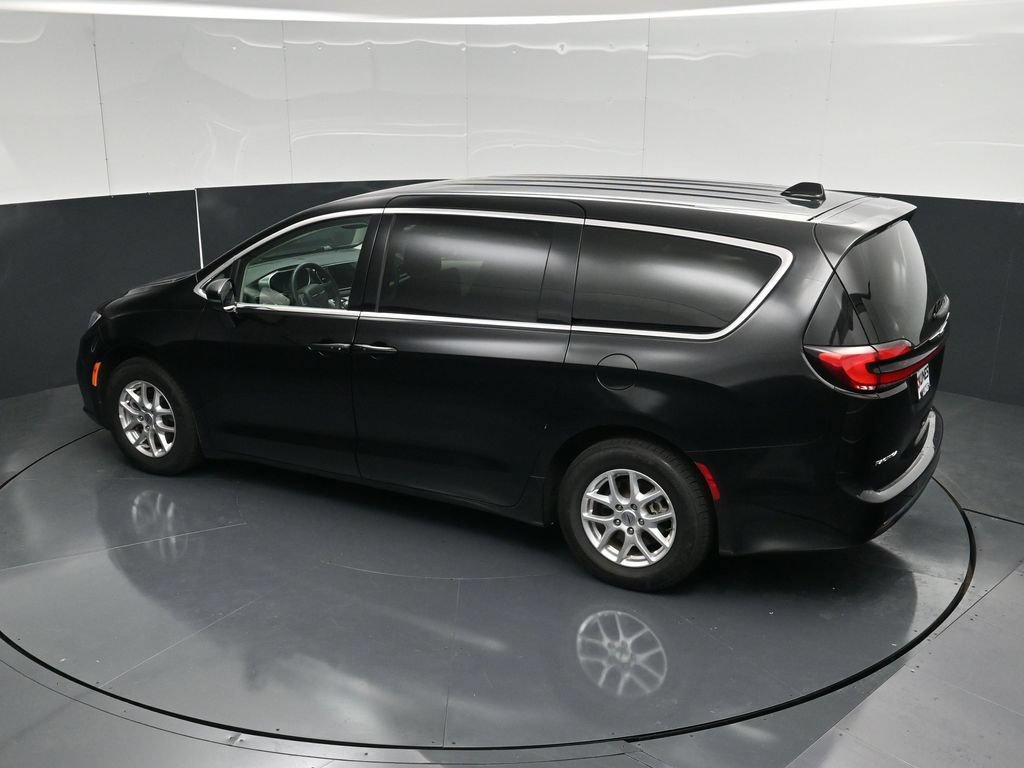 Used 2024 Chrysler Pacifica Touring-L FWD image 46