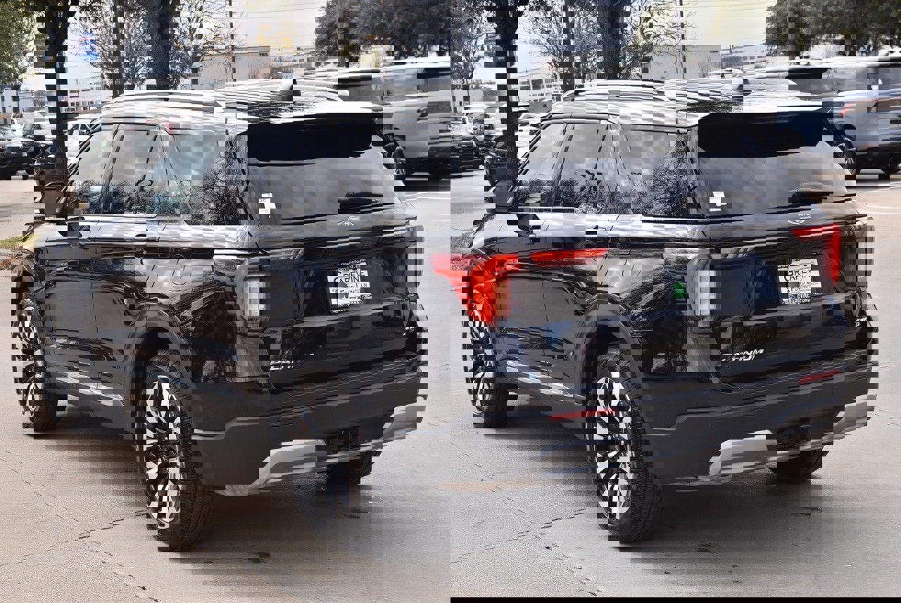 Certified 2025 Ford Explorer Platinum w/ LUX Leather Package image 5