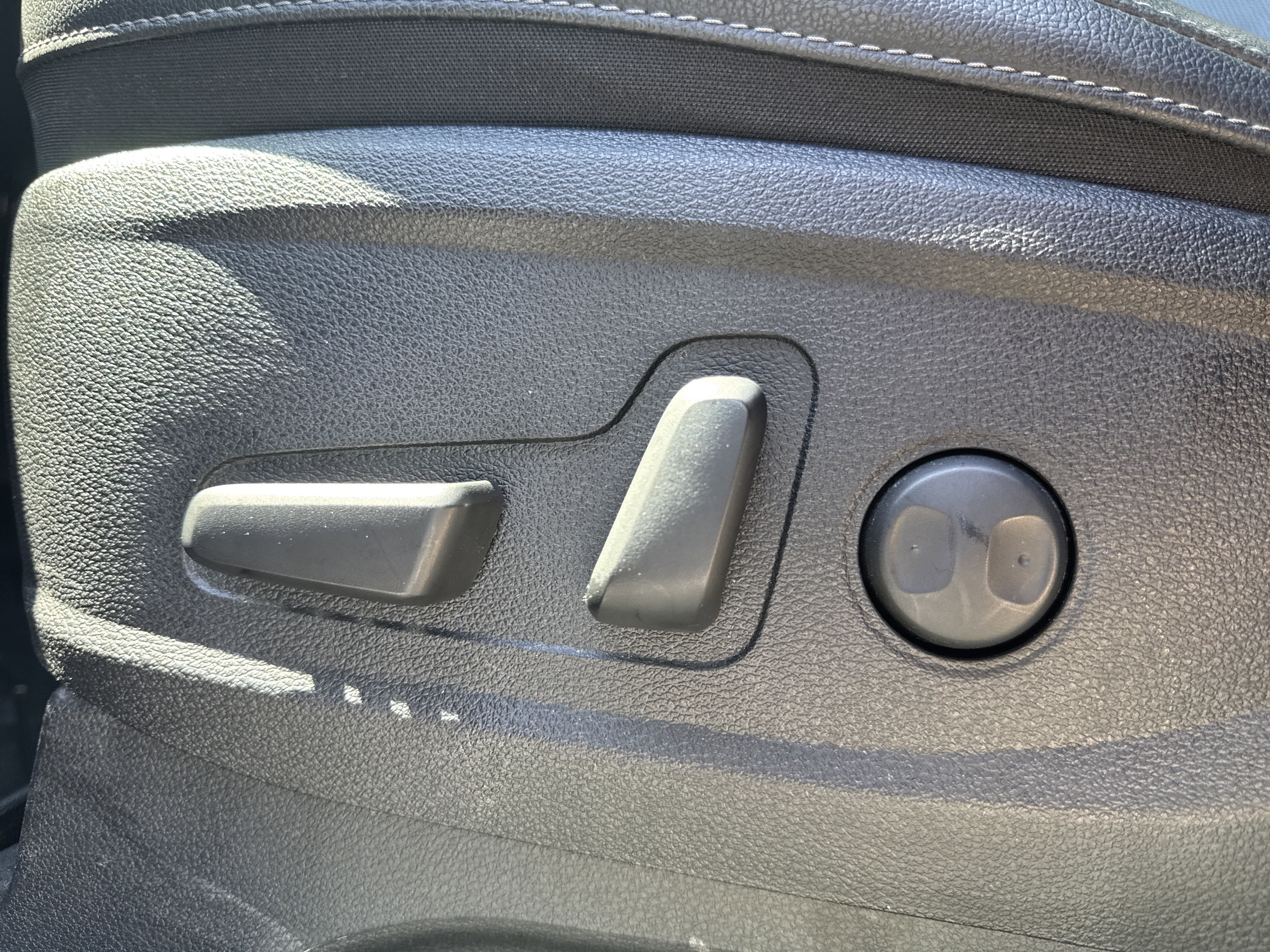 Used 2022 Kia Telluride EX w/ EX Premium Package image 12