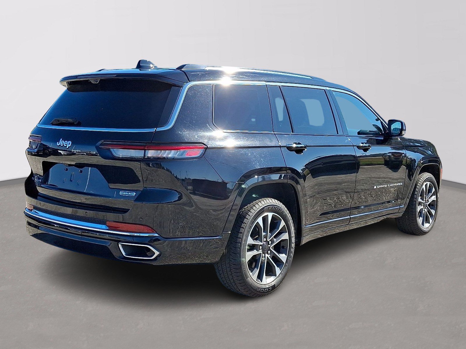 Used 2021 Jeep Grand Cherokee L Overland w/ Luxury Tech Group IV AWD/4WD image 6