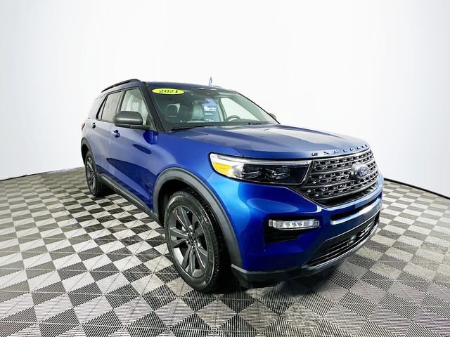 Certified 2021 Ford Explorer XLT w/ Equipment Group 202A image 4