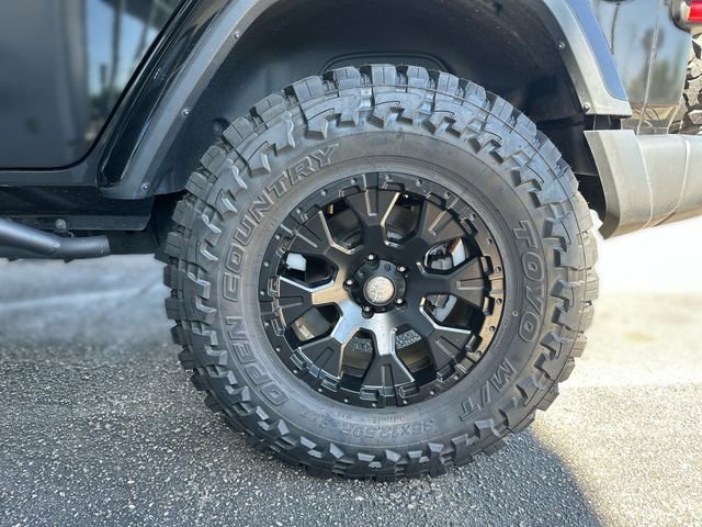 Used 2018 Jeep Wrangler Unlimited Sahara AWD/4WD image 10