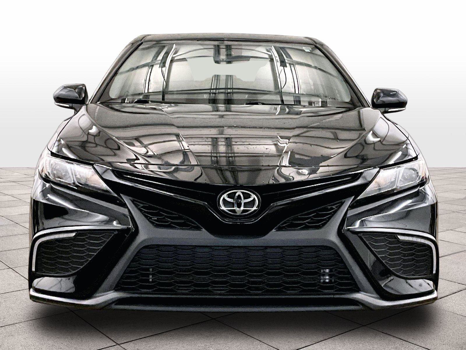 Used 2023 Toyota Camry SE FWD image 3
