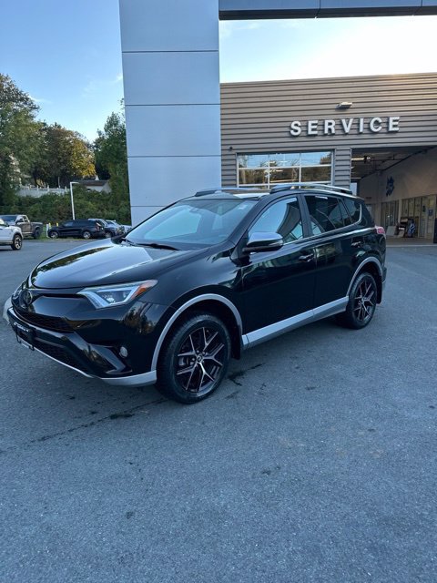 Used 2018 Toyota RAV4 SE w/ Power Extra Value Package AWD/4WD image 3