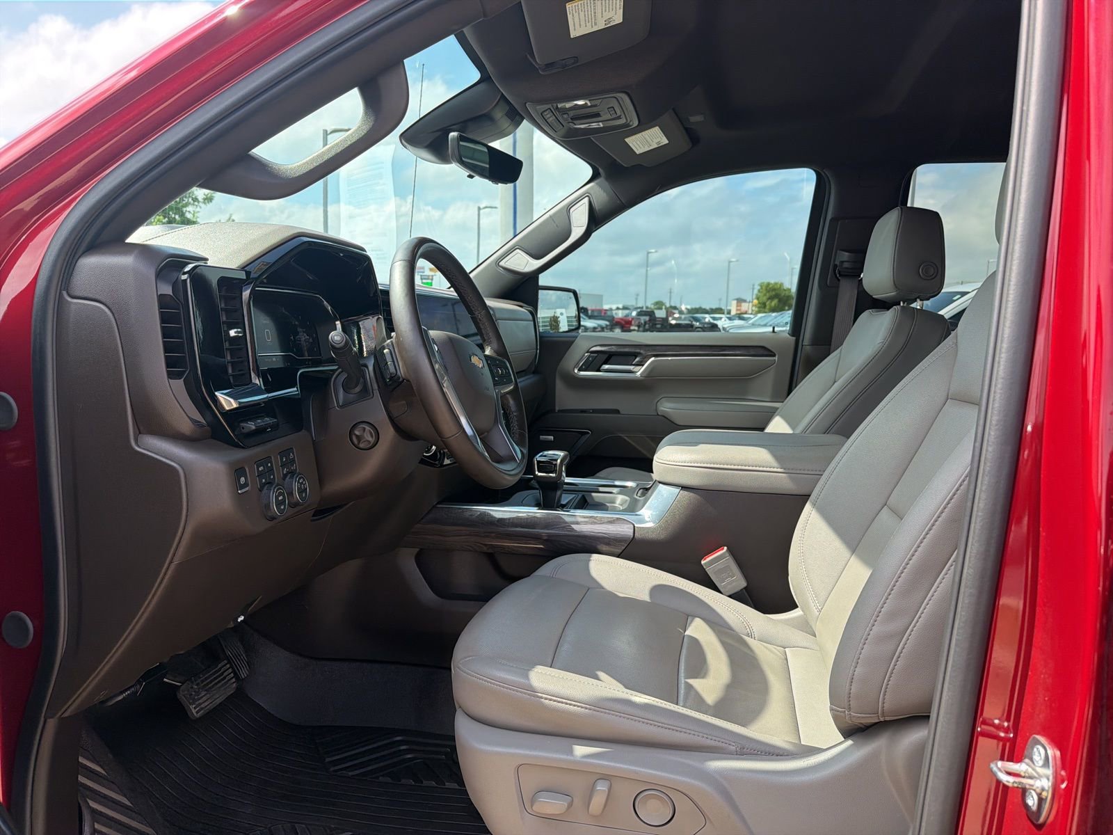 Used 2024 Chevrolet Silverado 1500 LTZ AWD/4WD image 12