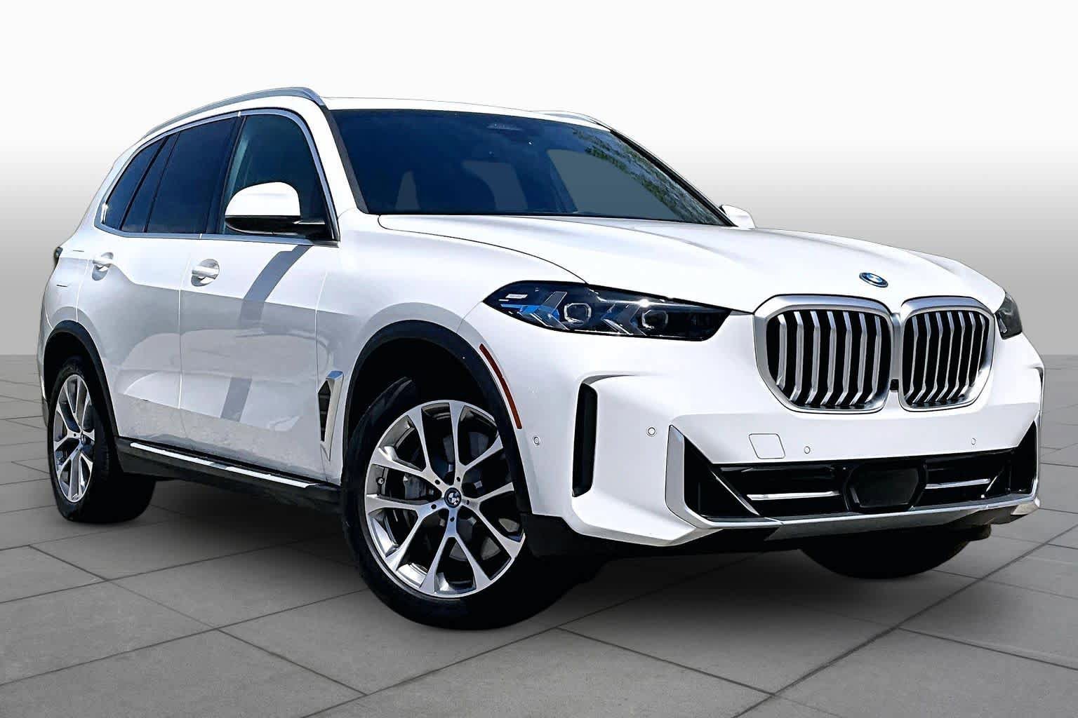 Used 2025 BMW X5 xDrive50e AWD/4WD image 3