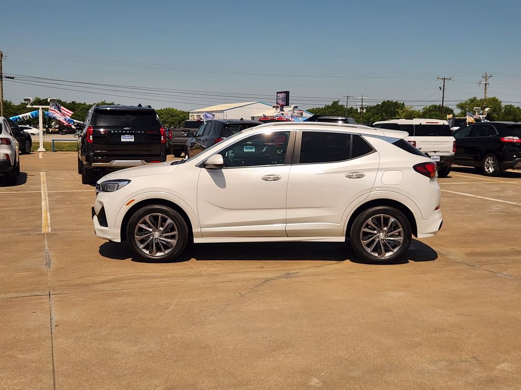 Used 2022 Buick Encore GX Select w/ Sport Touring Package FWD image 4