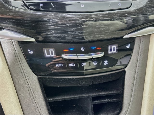 Used 2021 Cadillac XT6 Premium Luxury w/ LPO, Floor Liner Package FWD image 23