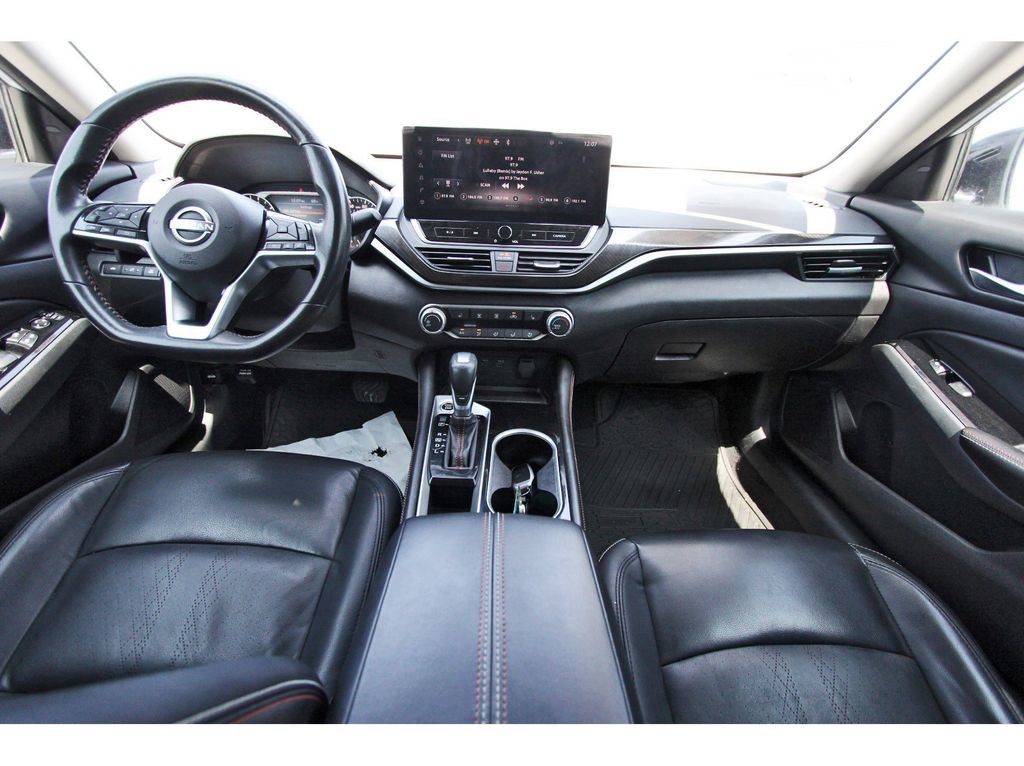 Used 2024 Nissan Altima 2.5 SR w/ SR Premium Package FWD image 11