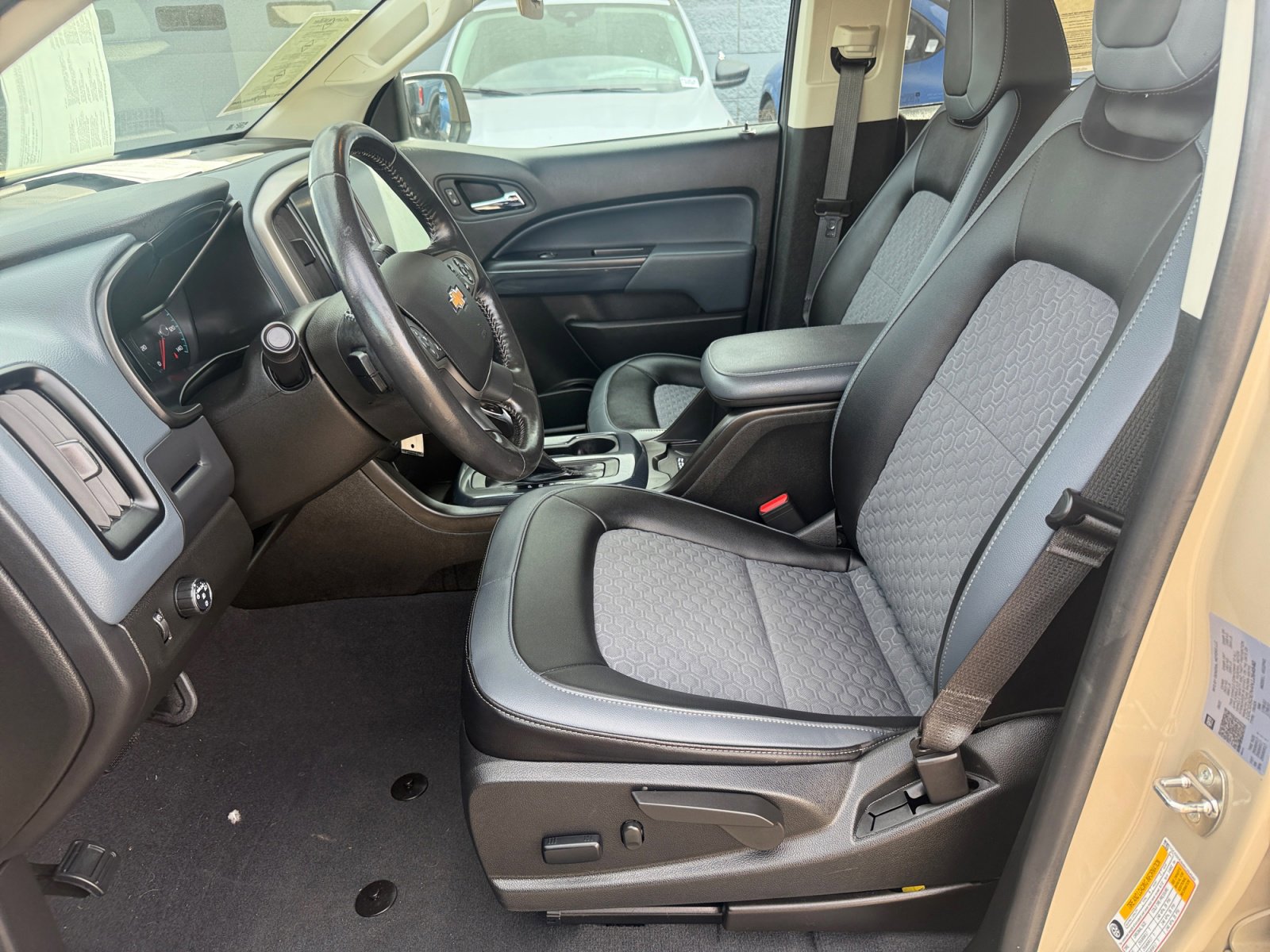 Used 2022 Chevrolet Colorado Z71 image 12