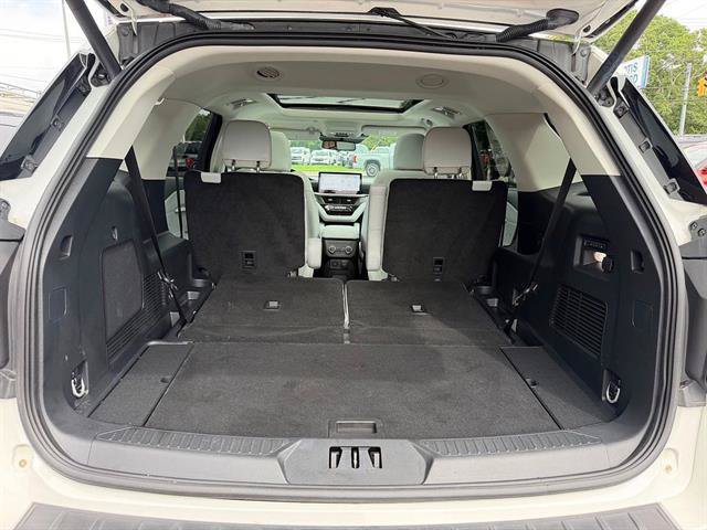Certified 2025 Ford Explorer Platinum w/ Ultimate Package AWD/4WD image 5
