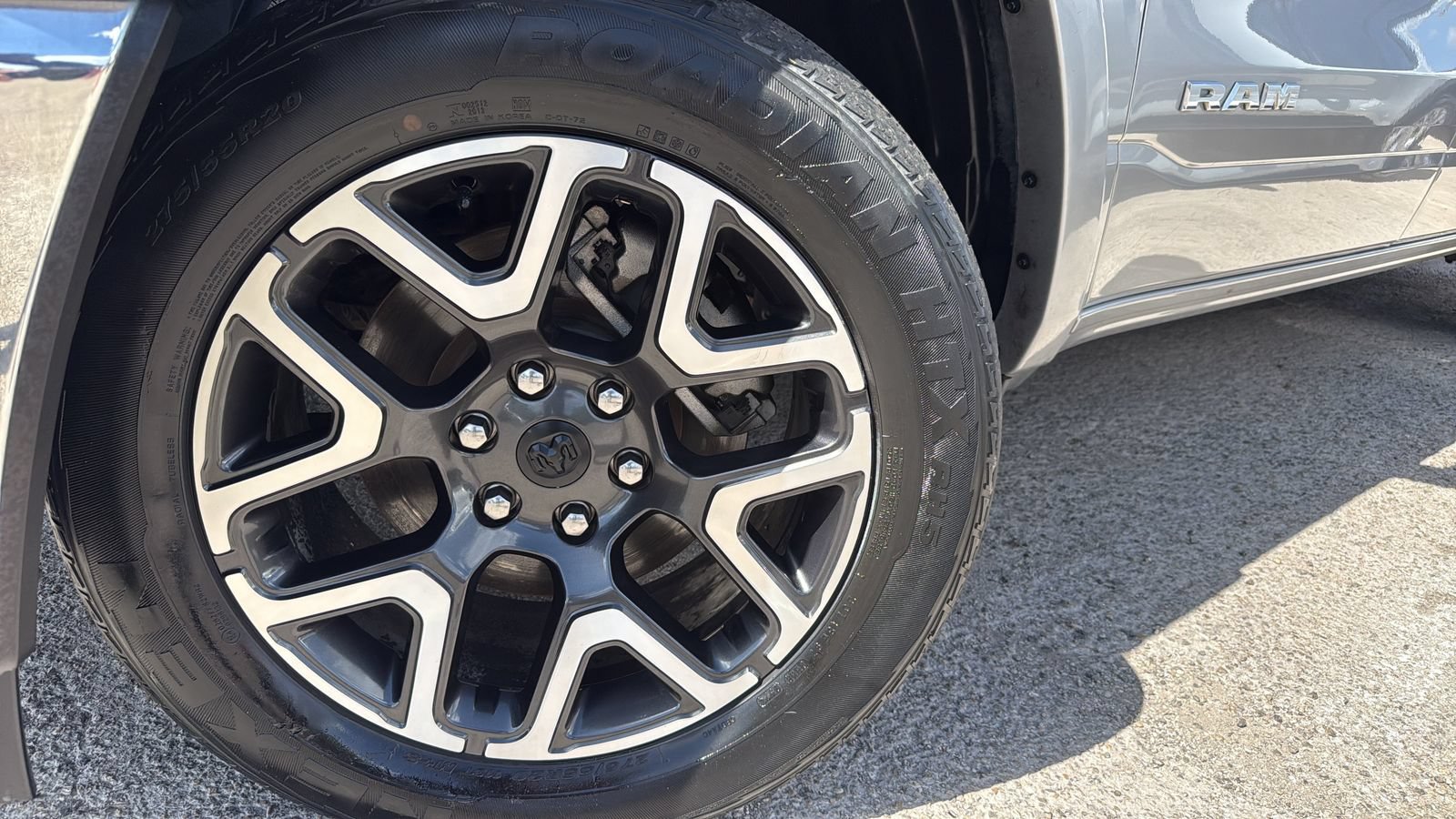 Used 2025 RAM 1500 Laramie AWD/4WD image 30