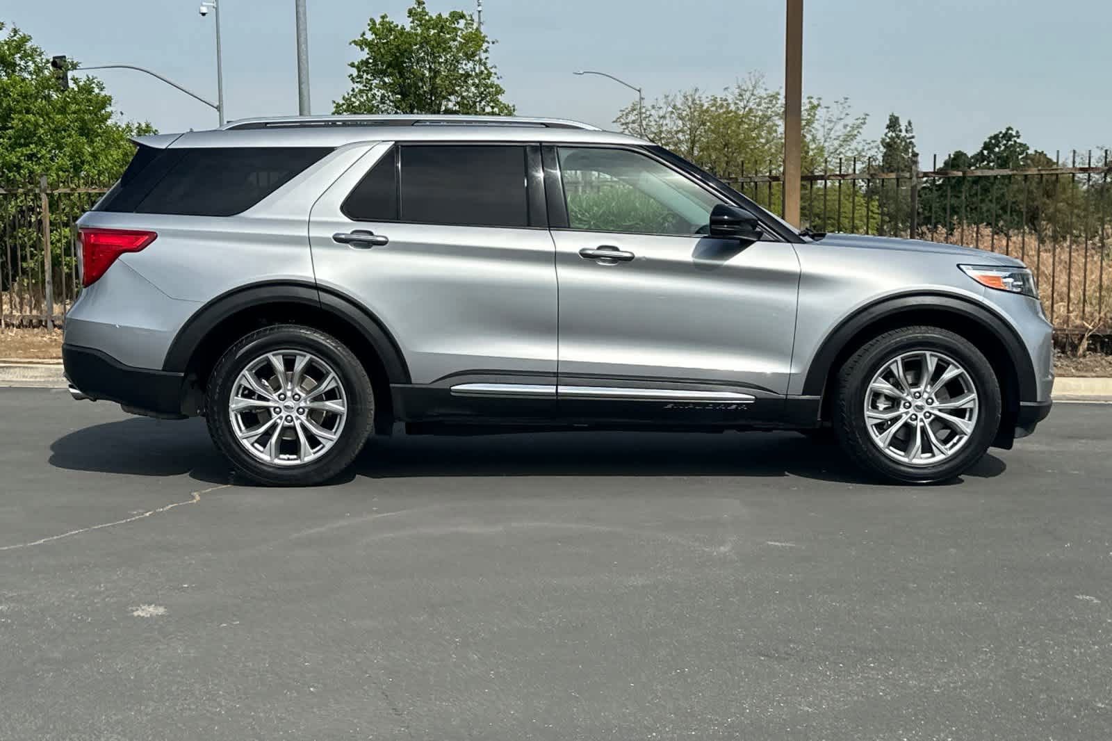 Certified 2021 Ford Explorer Limited w/ Equipment Group 301A image 6