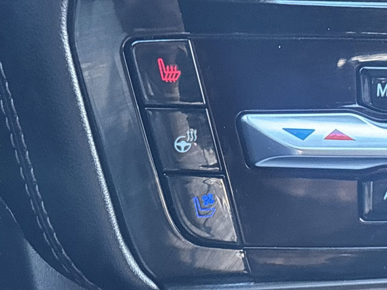 Certified 2023 Ford Explorer Platinum w/ Technology Package image 28