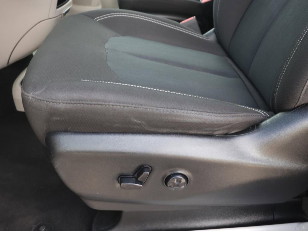 Used 2023 Chrysler Voyager LX FWD image 16