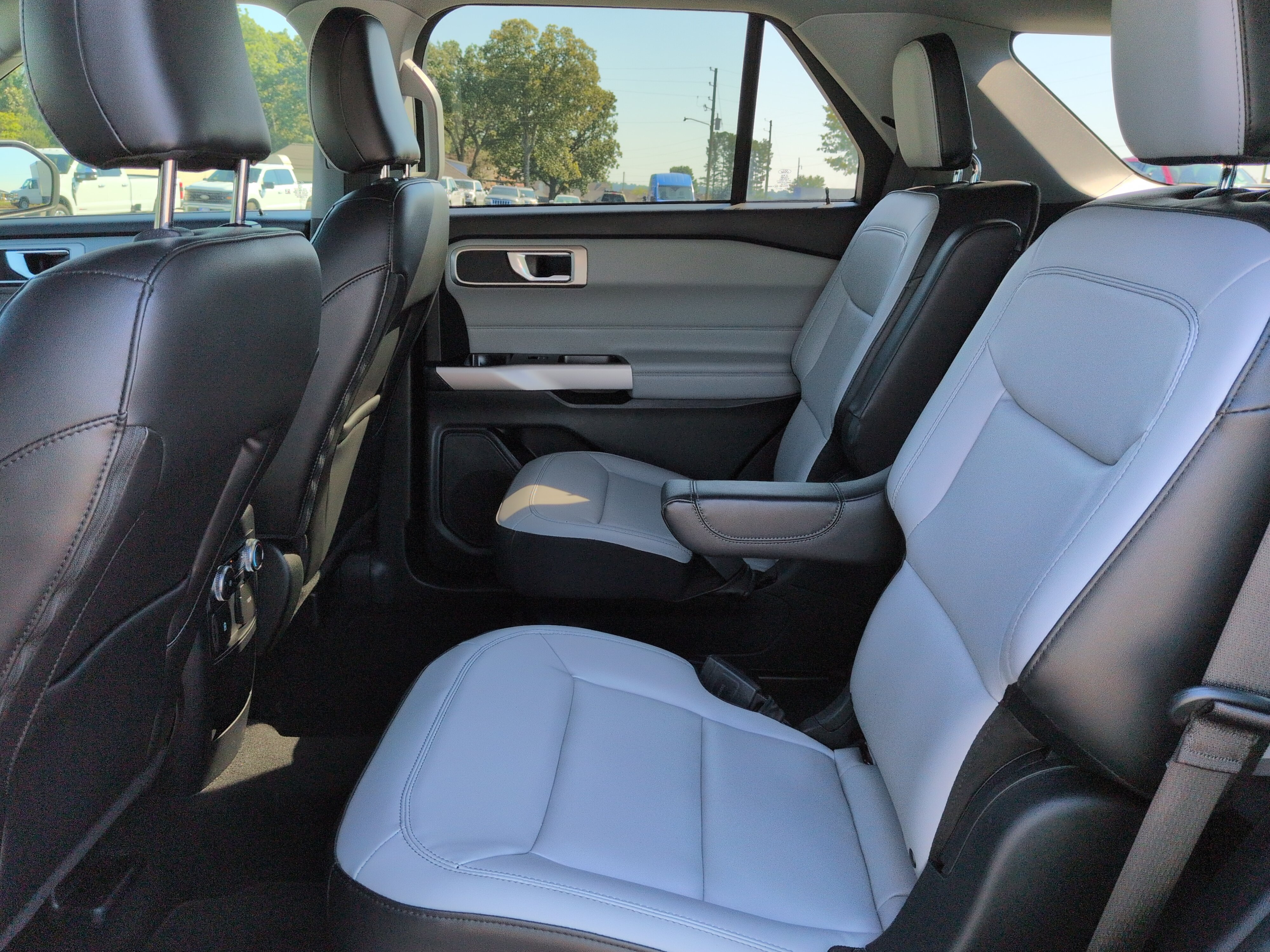 Certified 2021 Ford Explorer XLT w/ Equipment Group 202A RWD image 12