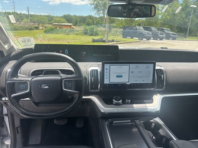 Certified 2025 Ford Expedition Platinum AWD/4WD image 12