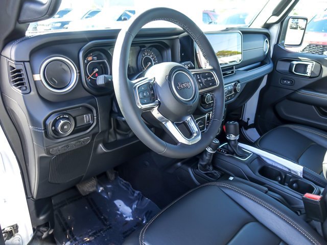 Used 2026 Jeep Wrangler Unlimited Sahara AWD/4WD image 11