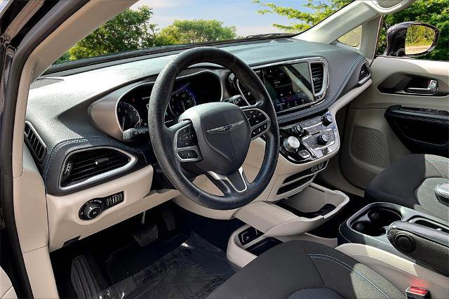 Used 2021 Chrysler Pacifica Touring image 14