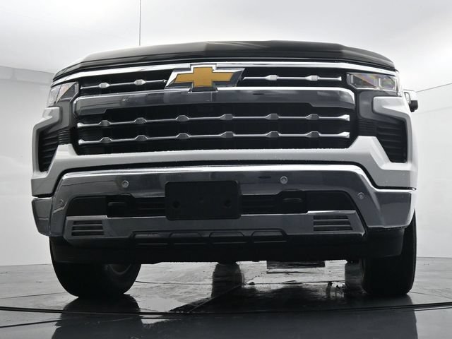 Used 2024 Chevrolet Silverado 1500 LTZ w/ LTZ Convenience Package II AWD/4WD image 32