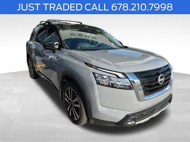 Used 2024 Nissan Pathfinder Platinum image 1