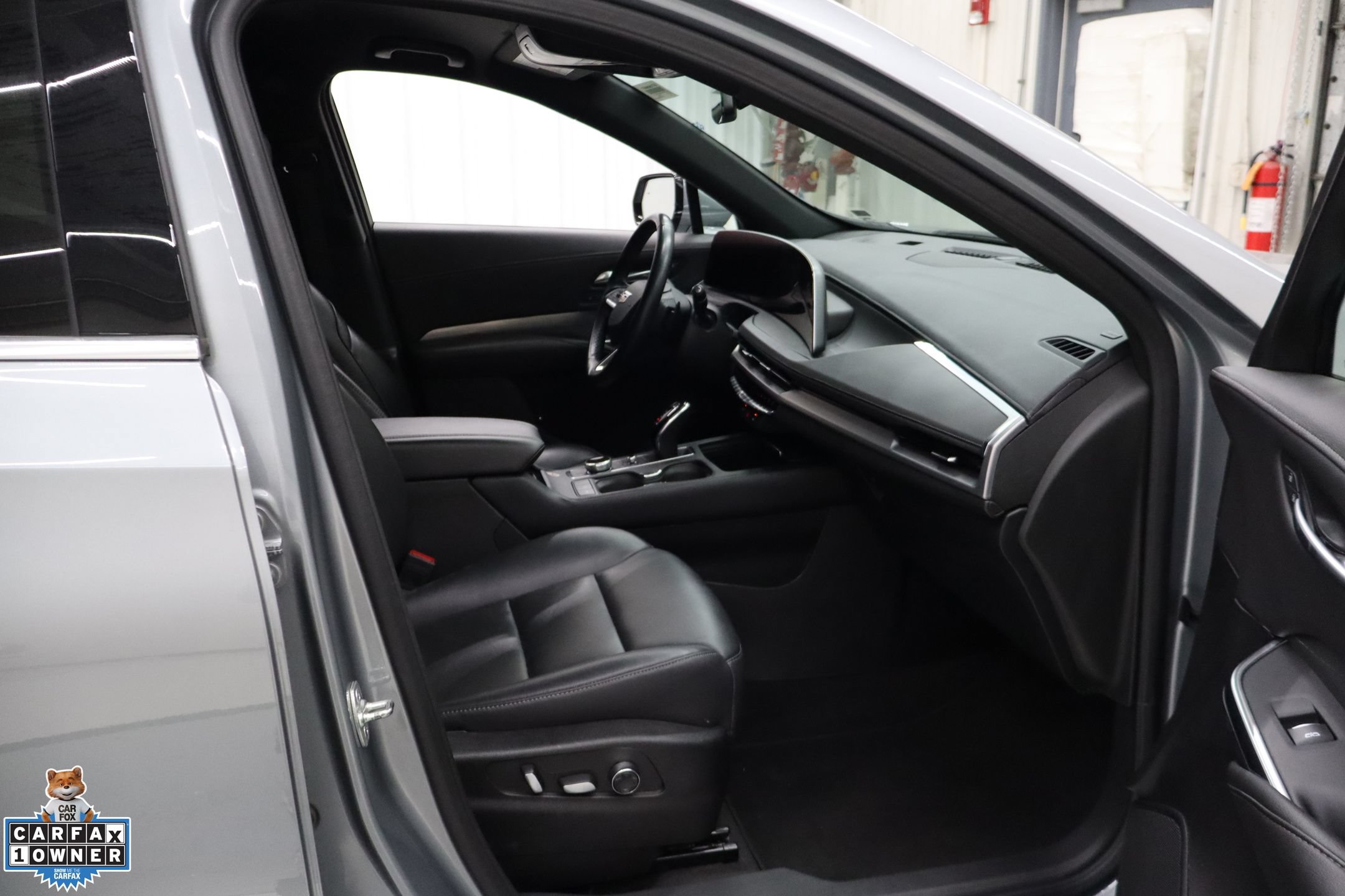 Used 2025 Cadillac XT4 Premium Luxury FWD image 29