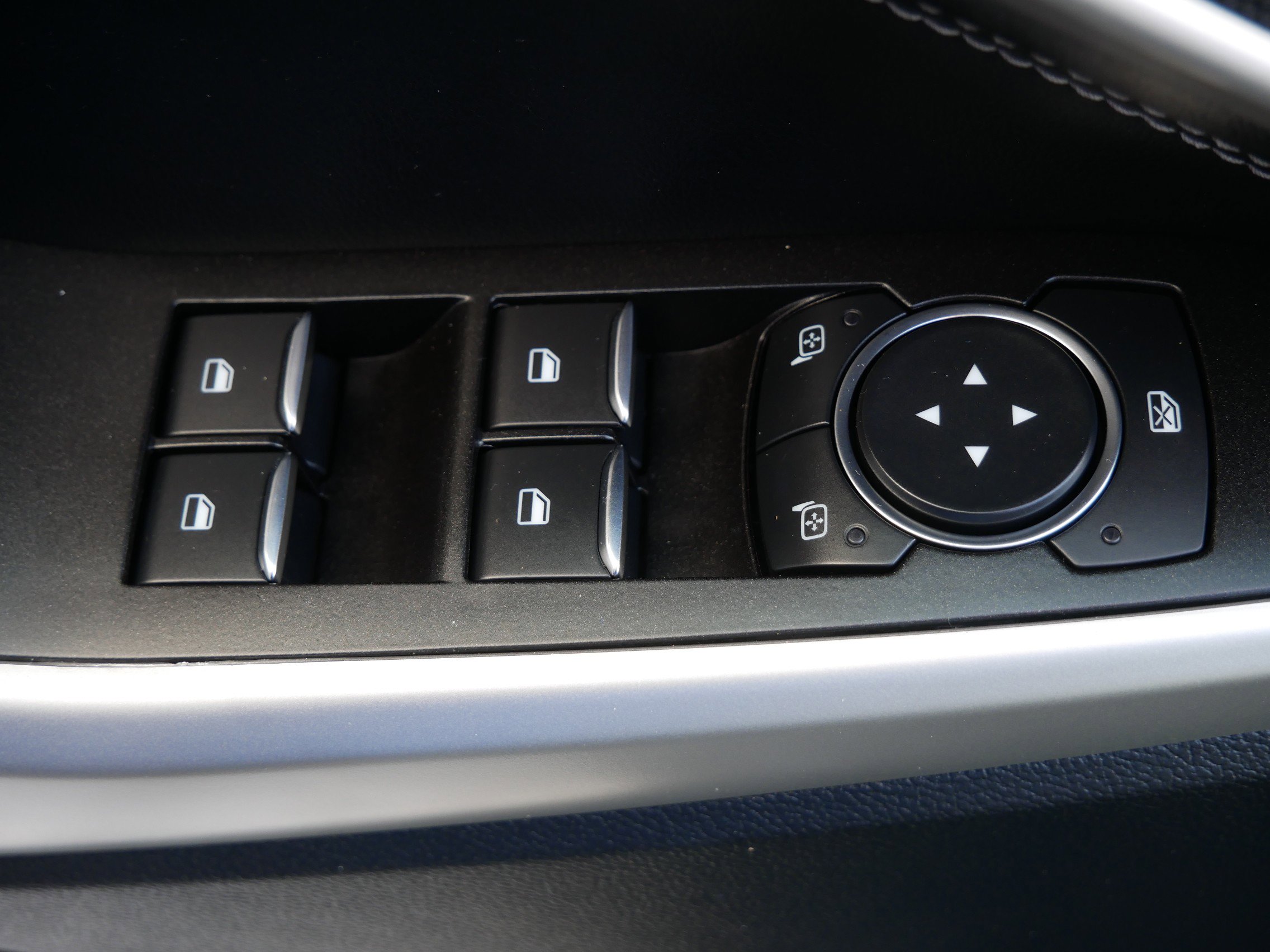 Certified 2022 Ford Explorer XLT w/ Equipment Group 202A image 10