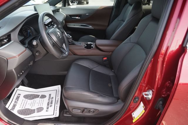Used 2023 Toyota Venza XLE AWD/4WD image 9