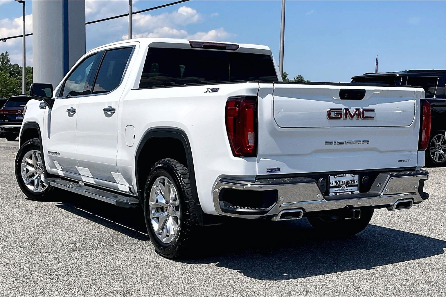 Used 2021 GMC Sierra 1500 SLT w/ SLT Premium Plus Package AWD/4WD image 11