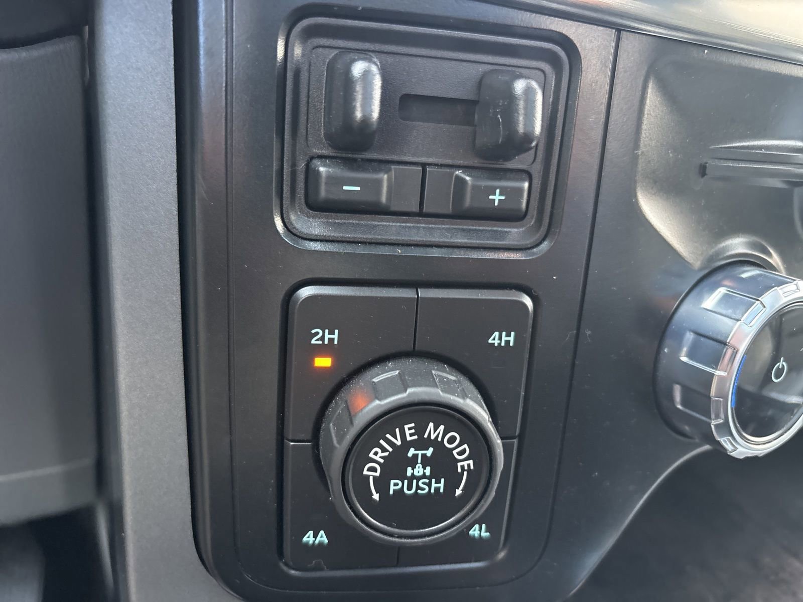 Certified 2022 Ford F150 Lariat w/ Equipment Group 502A High image 27