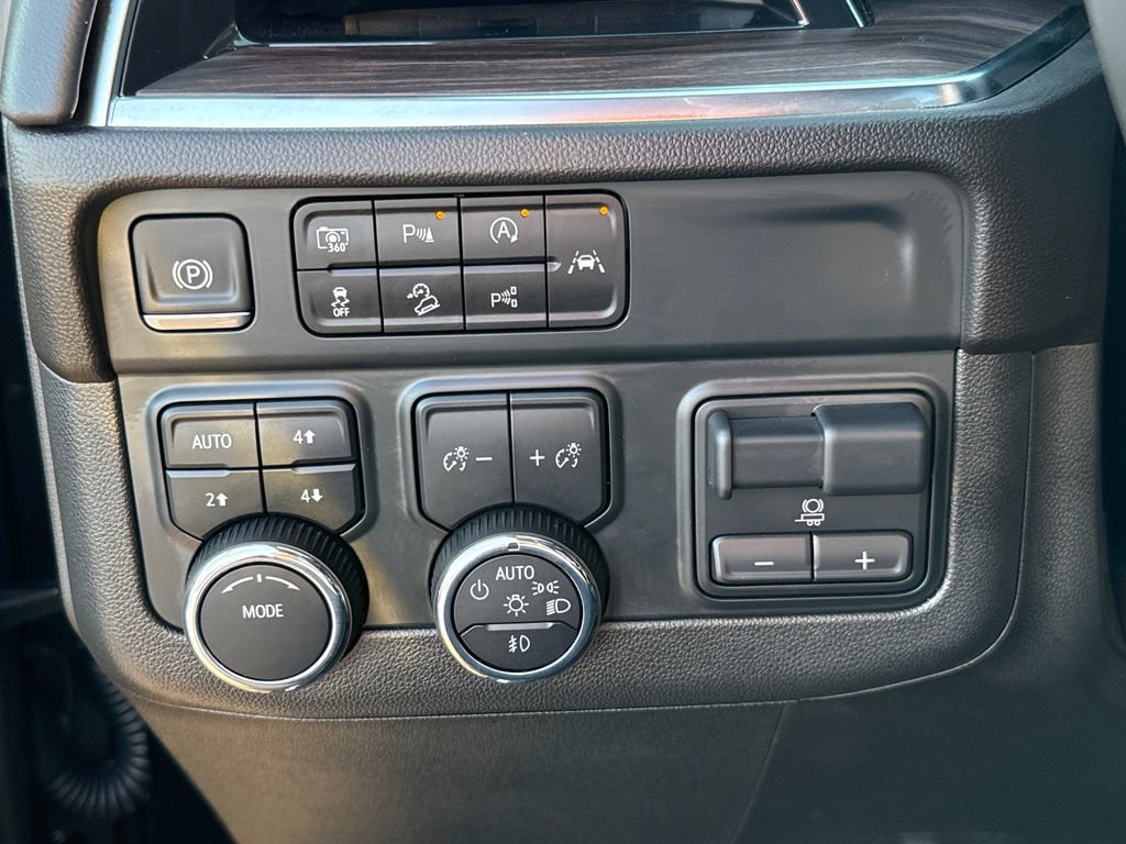 Used 2025 Chevrolet Tahoe Z71 w/ Comfort Package image 15