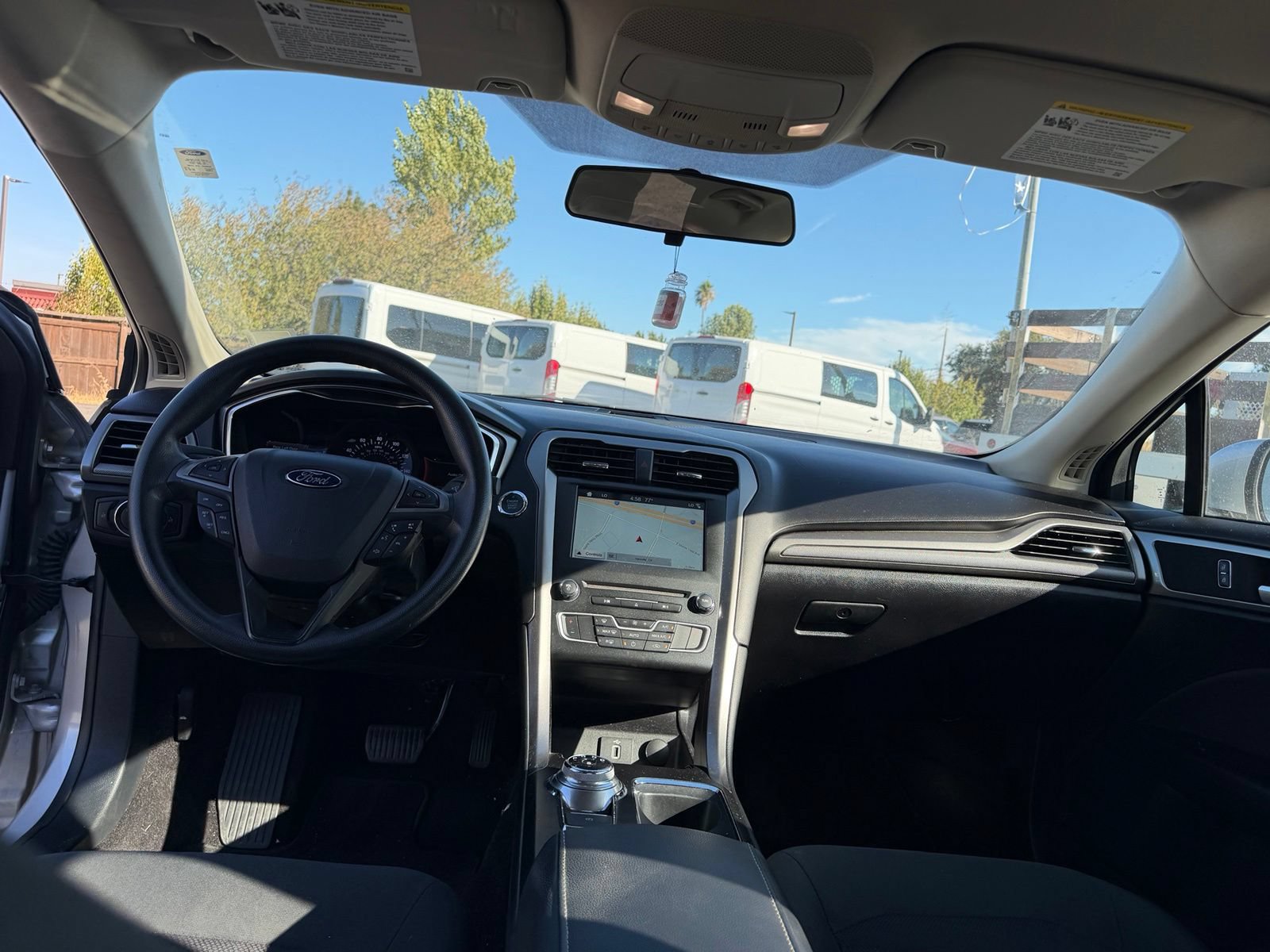 Certified 2017 Ford Fusion SE w/ Fusion SE Technology Package FWD image 11