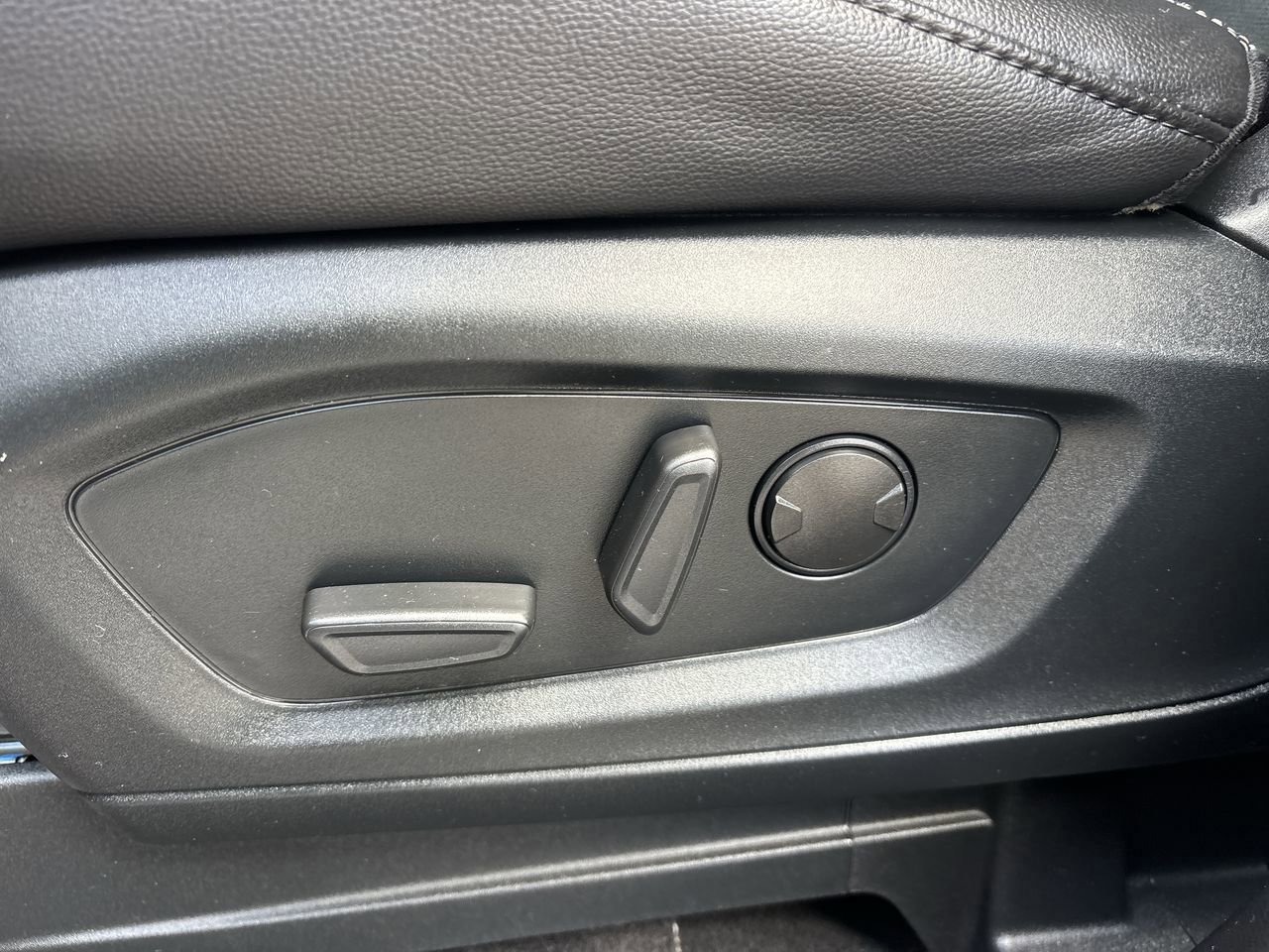 Certified 2022 Ford Explorer ST w/ ST Street Pack image 27