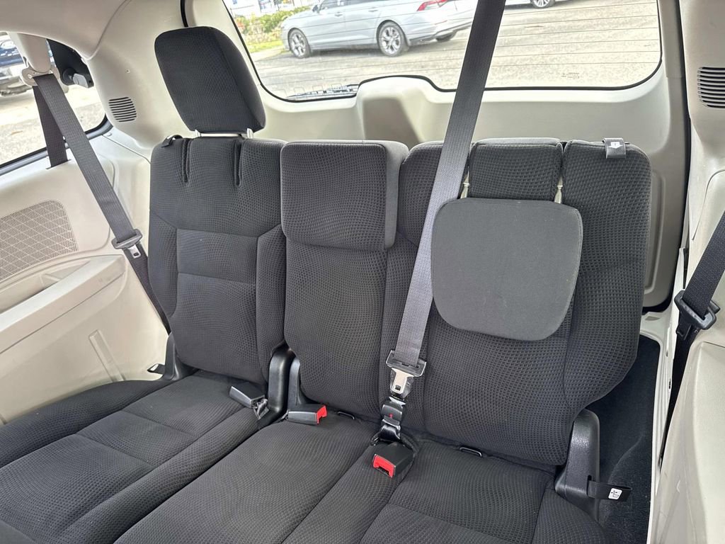 Used 2018 Dodge Grand Caravan SE w/ UConnect Hands-Free Group image 23