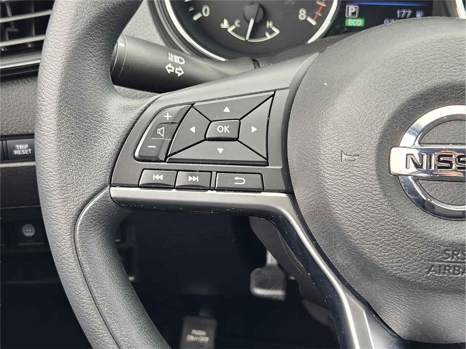 Used 2020 Nissan Rogue S FWD image 23