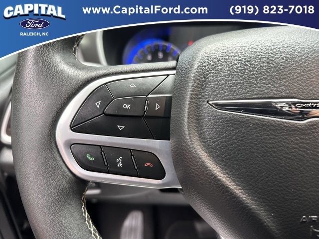 Used 2025 Chrysler Pacifica Select FWD image 21