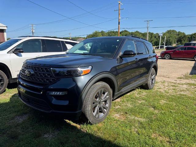 Certified 2022 Ford Explorer XLT w/ Equipment Group 202A AWD/4WD image 1