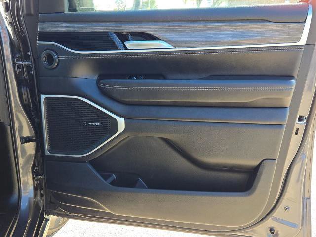 Used 2023 Jeep Wagoneer L Series III w/ Preferred Equipment Group image 11