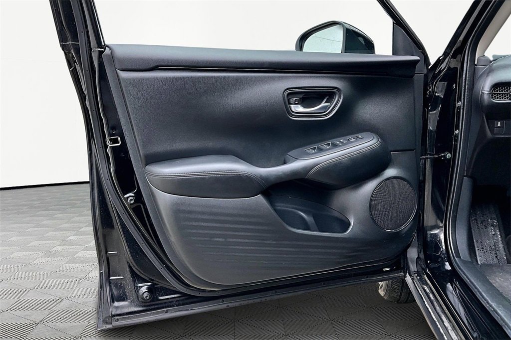 Used 2025 Honda HR-V LX image 23