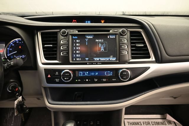 Used 2019 Toyota Highlander Plus AWD/4WD image 18