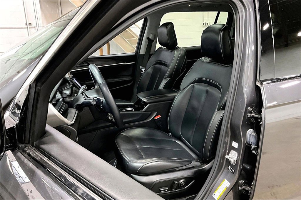 Used 2021 Jeep Grand Cherokee L Limited image 24