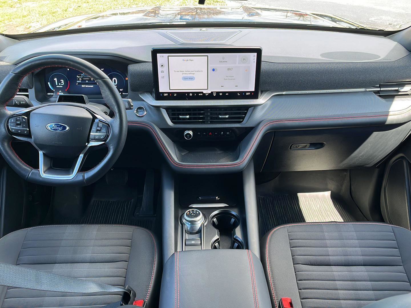 Certified 2025 Ford Explorer ST-Line w/ ST-Line Street Pack image 17