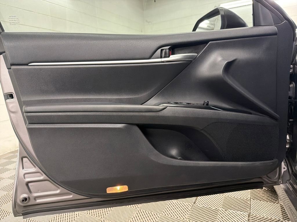 Used 2019 Toyota Camry L image 15