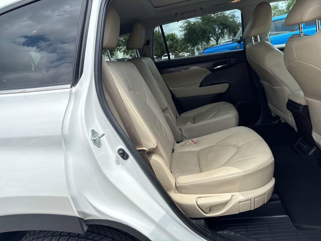 Used 2021 Toyota Highlander Platinum FWD image 29