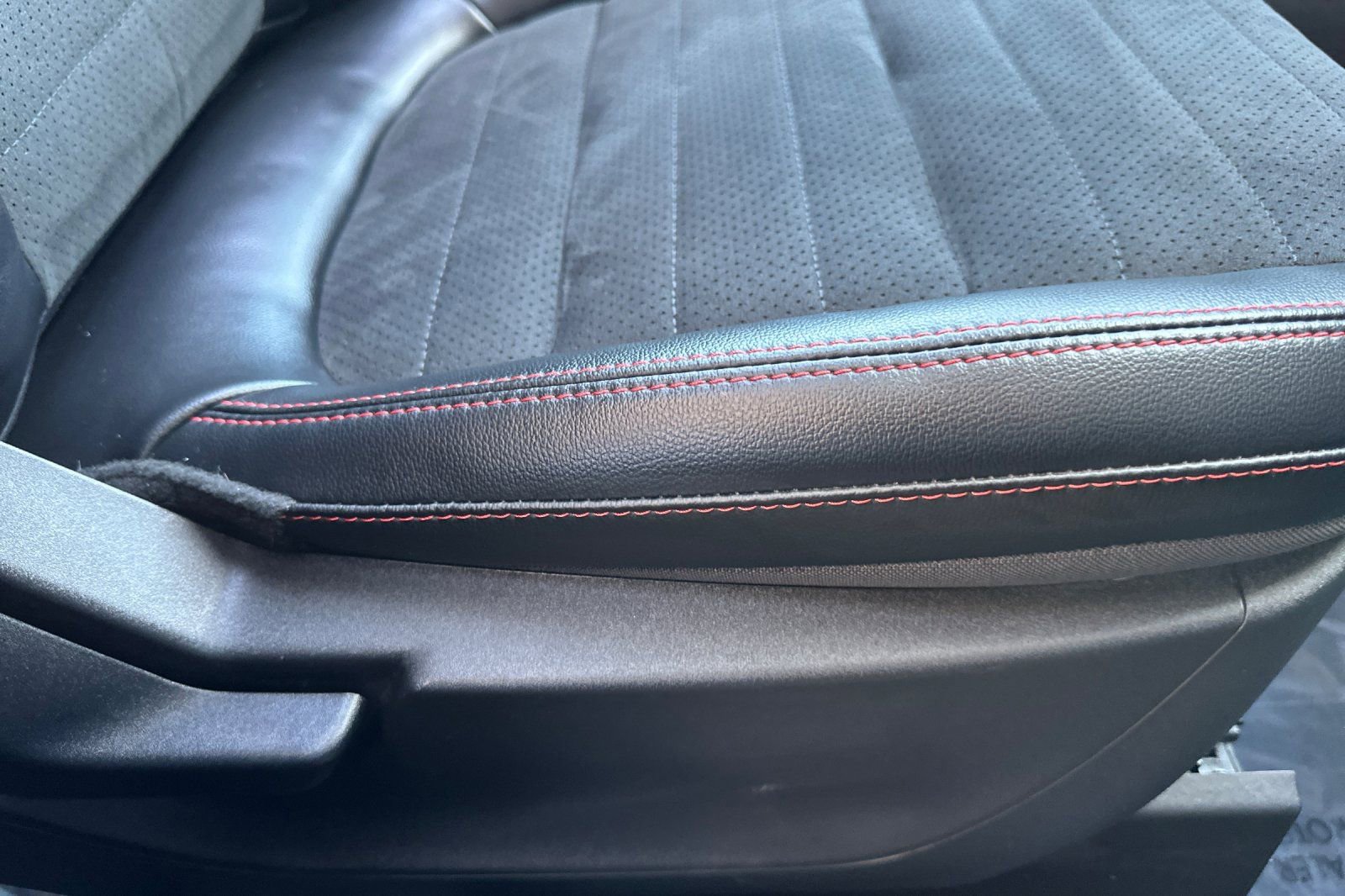 Certified 2022 Ford Escape SEL w/ SEL Stealth AWD Package image 22