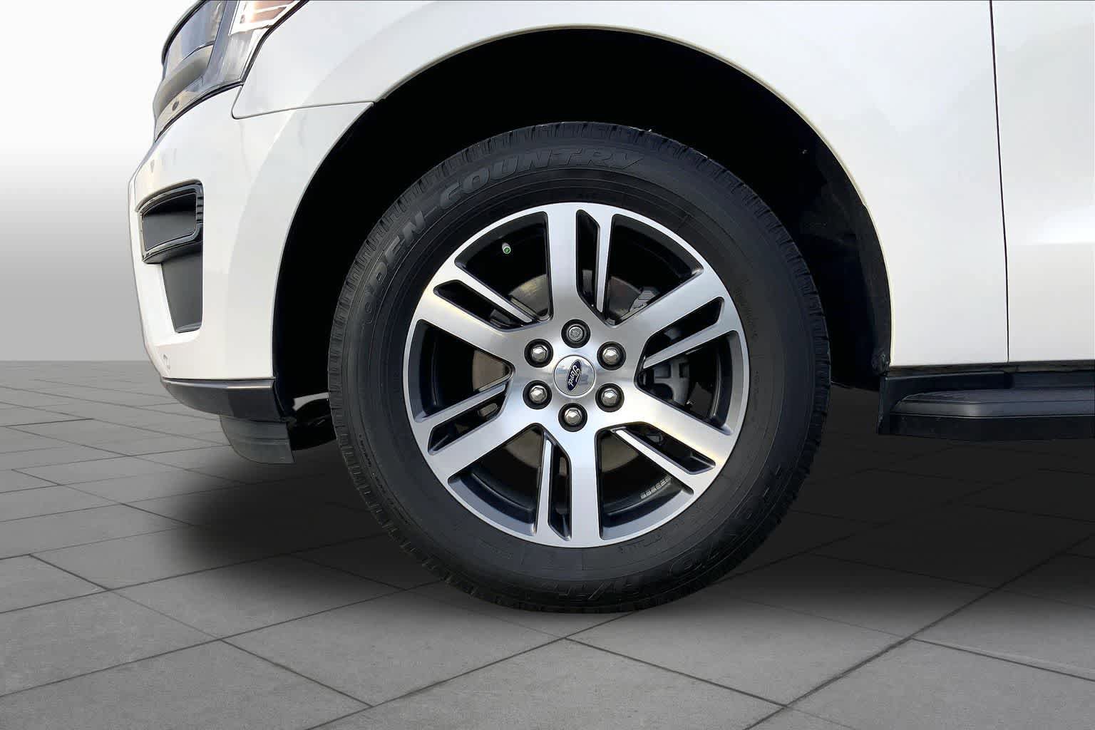 Certified 2024 Ford Expedition XLT RWD image 11