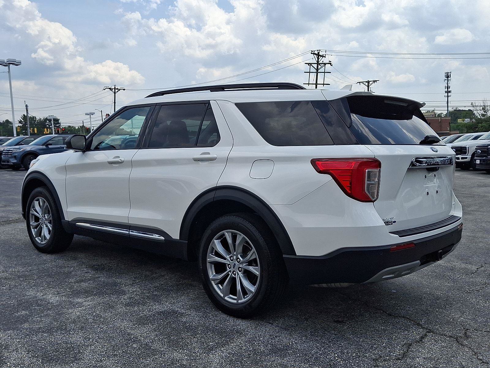 Certified 2023 Ford Explorer XLT w/ Equipment Group 202A AWD/4WD image 4